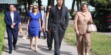 Pasi humbi vulën, Lulzim Bashës i ikën deputetja e parë: Do jem pjesë e PD-së