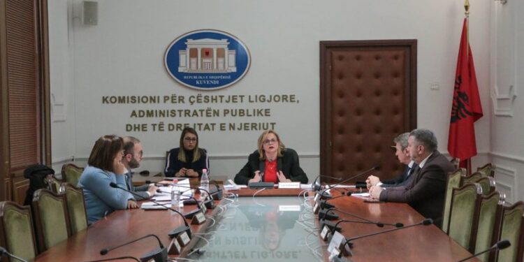 Anëtarët e rinj të KLP/KLGJ, Bardhi e pyet për njohje me Engjëll Agaçin, ja si përgjigjet Eris Hysi