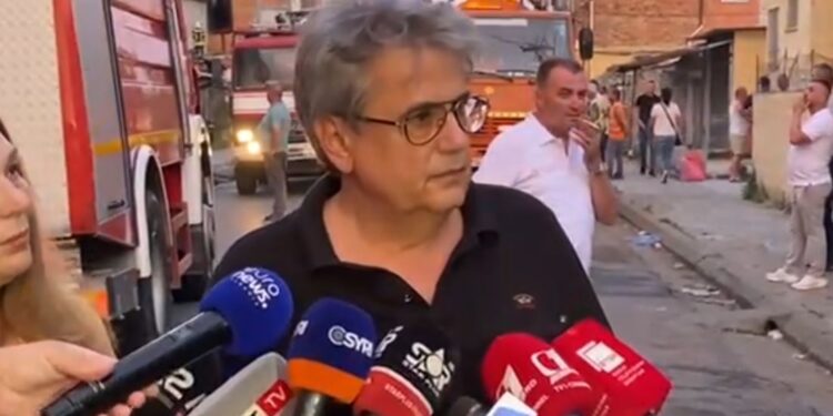 Helikopteri dhe efektivë të FA në Shkodër për fikjen e zjarrit, Beci: Ka qenë luftë e vërtetë për të marrë në kontroll situatën