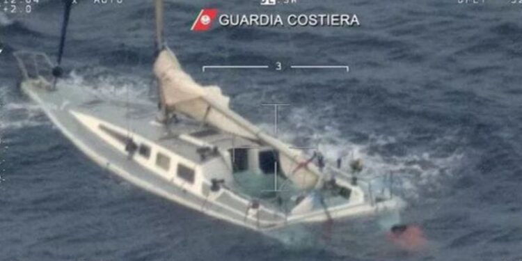 ‘E rëndë’, mbytet varka plot me emigrantë, raportohet për 65 të zhdukur dhe 1 të vdekur