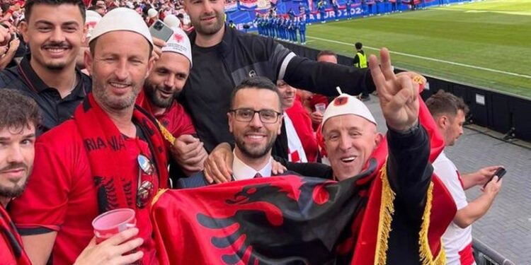 Bëri shqiponjën para serbëve, UEFA merr vendimin e prerë për gazetarin e njohur sportiv