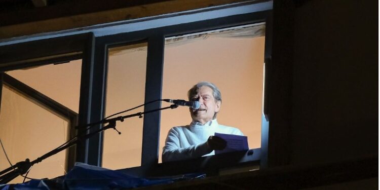 Berisha mbështet qytetarët: Ju përsëri protestuat para bashkisë në kushtet më të vështira