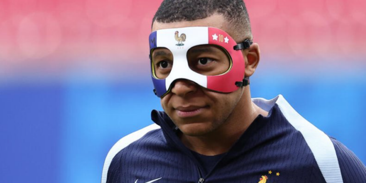 Material nga NASA, çmimi marramendës i maskës së Kylian Mbappe