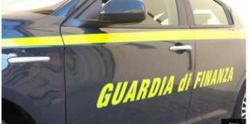 U shfaq nervoz gjatë kontrollit, forcat e karabinierëve ndalojnë makinën e të riut, zbulohet çfarë mbante në automjet