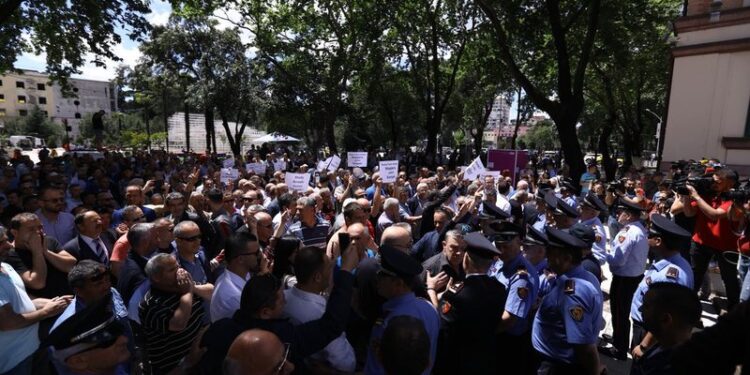 Protesta e opozitës, demokrati zbulon prapaskenat e bujshme: Ja çfarë kërkojmë