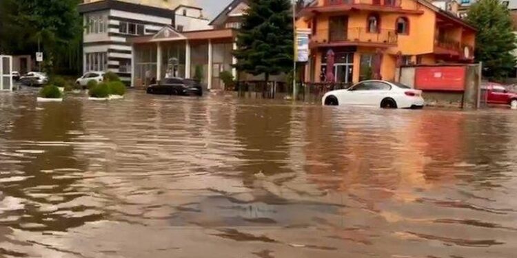‘Çmendet’ moti, stuhi shiu dhe breshëri bën ‘kërdinë’ në këtë vend