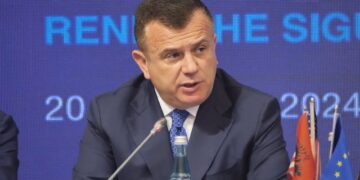 Zjarri në Fier, reagon ministri Balla: Shkelësit do të përballen me ligjin