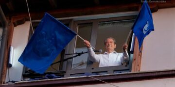 Berisha i bën thirrje mjekëve të bashkohen në protestë: Përkulja nuk ju nderon