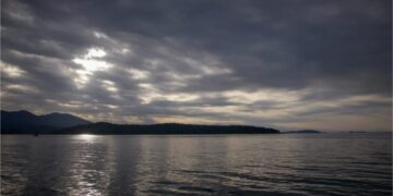 ‘Tragjedi në një plazh’, rrufeja godet një 13-vjeçare, e mitura humb jetën në vend