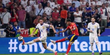 Yamal shkruan faqe të re në histori, Spanja mbyll në avantazh pjesën e parë ndaj Francës