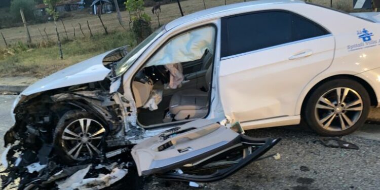 Aksident i rëndë në vend, “Benzi” përplaset me “BMW”, raportohet për disa të plagosur