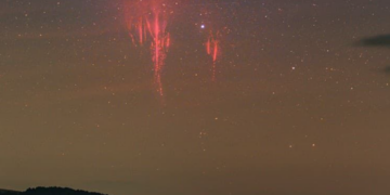 “Rrufeja e kuqe”, fenomeni i rrallë habit qytetarët, ja çfarë thonë ekspertët