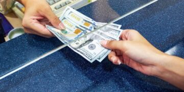 Leku vijon të forcohet, çfarë po ndodh me monedhat e huaja