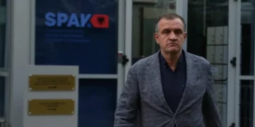 I arrestuar për abuzim me fondet e BE-së, Beqaj mohon akuzat para togave të zeza, ç’po ndodh në gjyqin ndaj ish-ministrit në GJKKO?