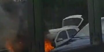 Përfshihet nga flakët një makinë në autostradën Thumanë-Kashar, zbardhen detaje e para