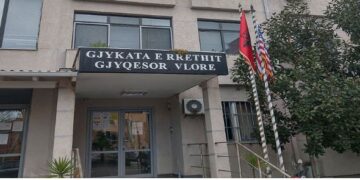 U shpall fajtore për vjedhje, e pëson keq 34-vjeçarja në Vlorë