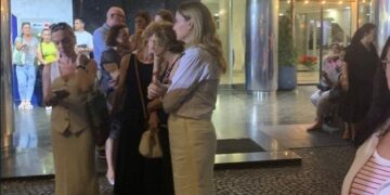 Pas Metës, protestës së opozitës para Kryeministrisë i bashkohet deputetja Jorida Tabaku