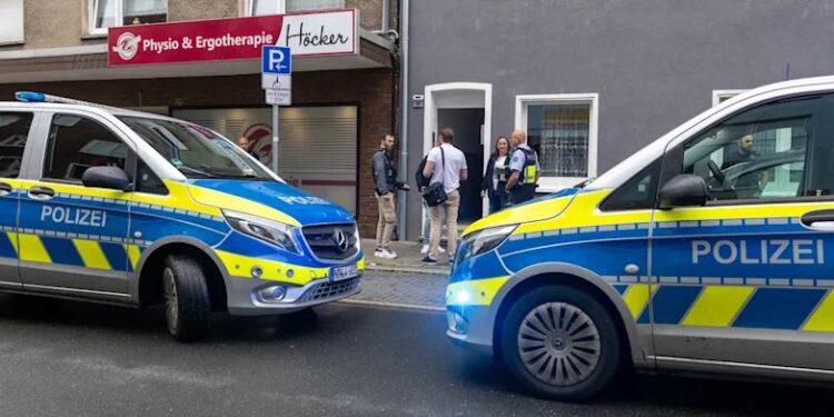 Masakron me thikë bashkëshorten 20-vjeçare, arrestohet