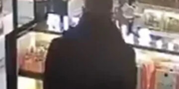 Vodhën mall me vlerë 12 mijë euro nga qendra tregtare,arrestohen dy shqiptarët në Selanik