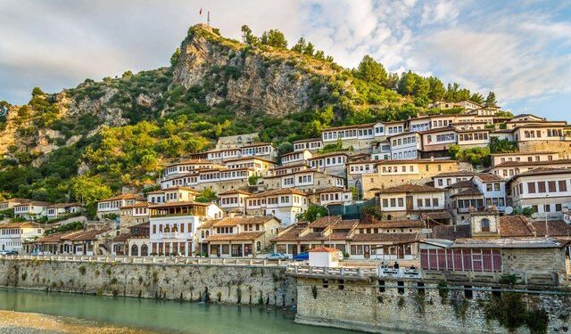 Qëndrime kritike nga UNESCO mbi Beratin dhe Gjirokastrën për autoritetet shqiptare, ja çfarë thuhet