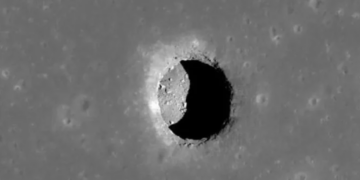 Zbulohet një shpellë në Hënë