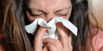 Covid është kthyer, ja simptomat e variantit të ri Kp.3