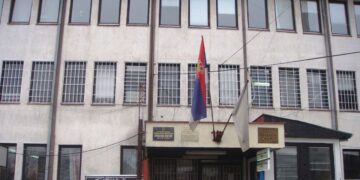 A e shkelin rendin kushtetues punonjësit e institucioneve serbe në Kosovë?