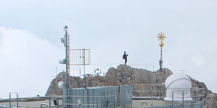 E goditi rrufeja 8 minuta pasi realizoi foton, humb jetën 18 vjeçari