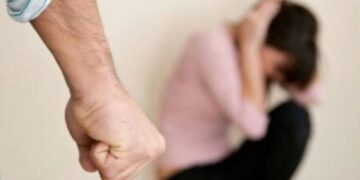 Ushtruan dhunë ndaj fëmijëve të mitur në Dimal, arrestohet babai, në hetim nëna