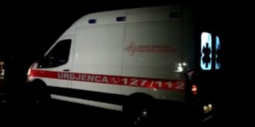 Ngjarje e rëndë në Pogradec, babai plagos të birin me armë