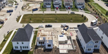 Bien shitjet e shtëpive dhe apartamenteve të reja në këtë vend