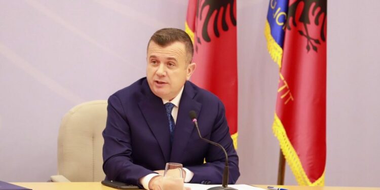 Trafikimi i qenieve njerëzore në Shqipëri, ministri Balla zbulon bilancin: Janë evidentuar gjithsej 9 vepra penale