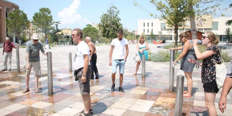 “Janë rritur çrregullimet e ankthit dhe të gjumit”, mjekët tregojnë pasojat e të nxehtit