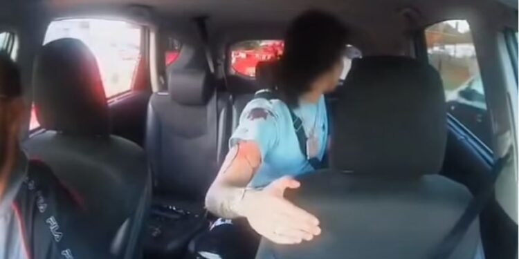 Incident i tmerrshëm! Shoferi i taksisë goditet me thikë nga një sulmues i maskuar