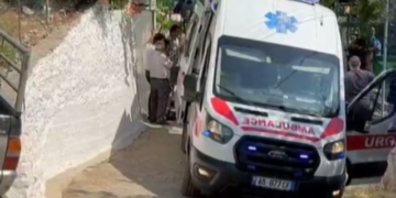 Burri vrau me sëpatë gruan, djali u hakmor duke e hedhur nga shkallët! Trupave të çiftit në Konispol do iu bëhet ekspertiza në Tiranë