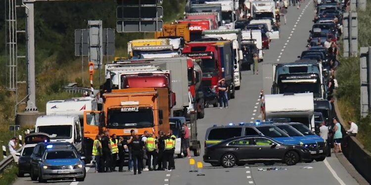 Pas një aksidenti në autostradë, policia përdor armët kundër një 55-vjeçari, ja ç’ndodhi