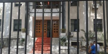 Iu premtonin nxënësve dhe mësuesve udhëtime falas në SHBA, Apeli lë në burg 20-vjeçarin