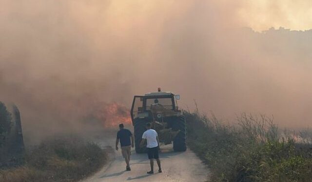 Zjarr masiv pranë plazhit të Gjeneralit, rrezikohen disa banesa