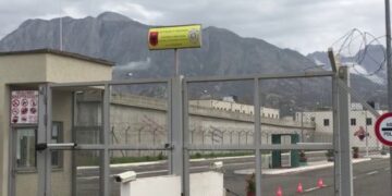 U kap me drogë teksa merrte turnin e punës, arrestohet polici i burgut të Peqinit