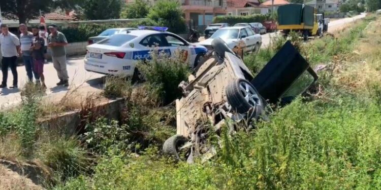 Aktualitet Aksident i frikshëm në aksin Korçë-Pogradec, furgoni me pasagjerë përplaset me makinën