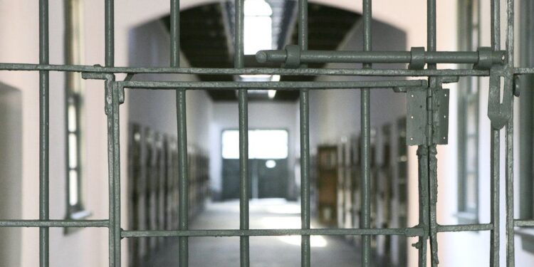 Sherr masiv në një burg të Greqisë, i ngulin thikën në kokë një shqiptari