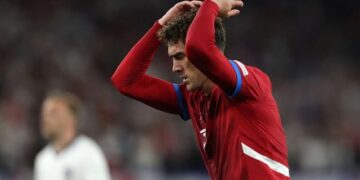 Çfarë ndodhi? Vlahovic ‘lë në baltë’ Serbinë, nuk i përgjigjet thirrjes së trajnerit