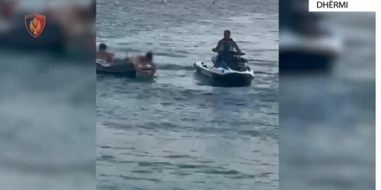 Kishin dalë në det me gomone e nuk ktheshin dot nga dallgët, mësohet fati i 2 pushuesve