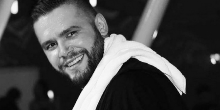 Sot feston ditëlindjen, Flori Mumajesi, artisti i “zhdukur” prej kohësh