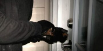 Hyri në banesë për të vjedhur, por u kap në flagrancë, e pëson keq ‘skifteri’ 40-vjeçar në Kavajë