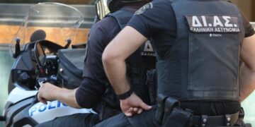 ‘Godet’ sërish dhuna në familje, shqiptari rreh gruan në sy të fëmijëve, gjuan me grusht dhe vajzën e mitur