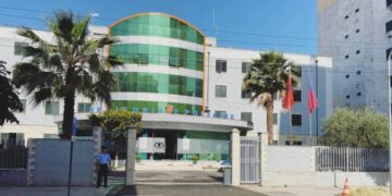 E rëndë në Durrës, djali vret babain dhe e hedh në pus