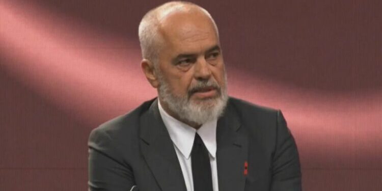 Mban figurinën e Putinit në tavolinë, Rama për gazetarin italian: Më pëlqen ta shoh si kukull