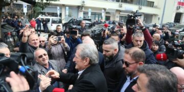 Demokratët paralajmërojnë për protestë para SPAK, a ka marrë PD leje në polici? Gazetari i njohur zbardh detajet