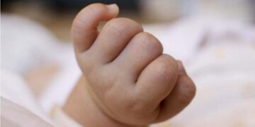 15-vjeçarja lindi në maternitet, e mitura iu tregoi policëve foton e babait 31-vjeçar